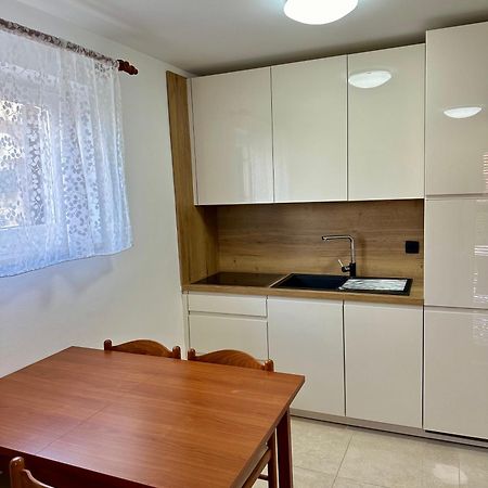 Apartment Sara Njivice Esterno foto